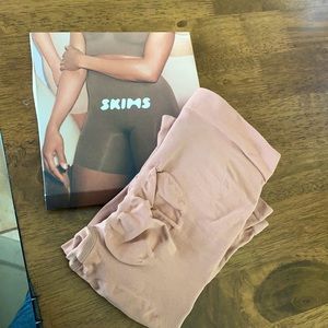 SKIMS Sculting Short Above the Knee